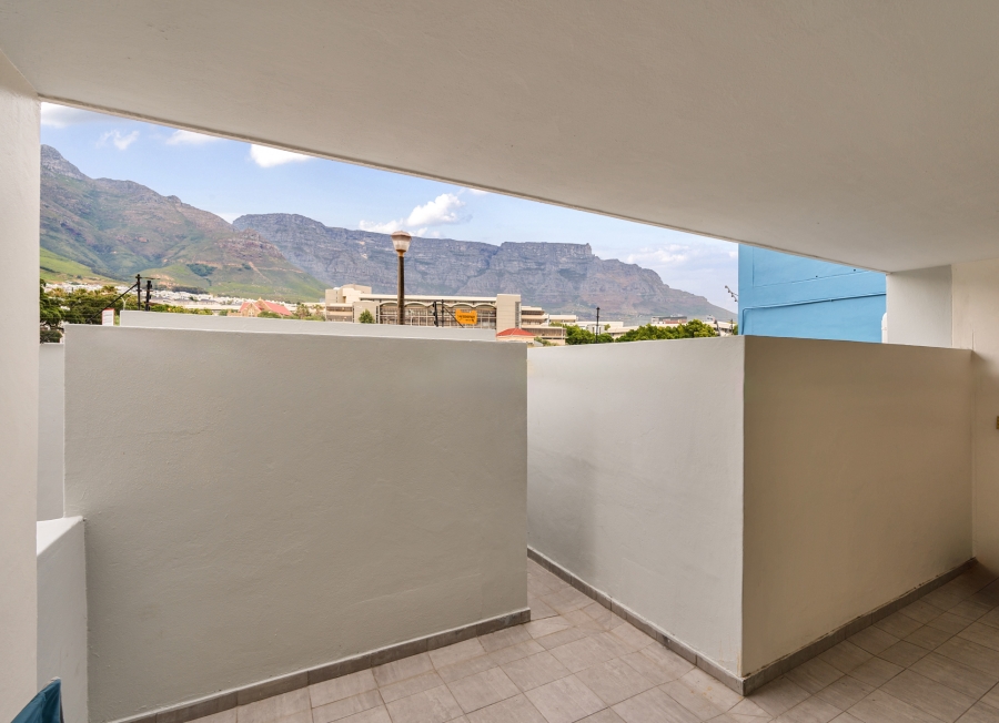 1 Bedroom Property for Sale in Zonnebloem Western Cape